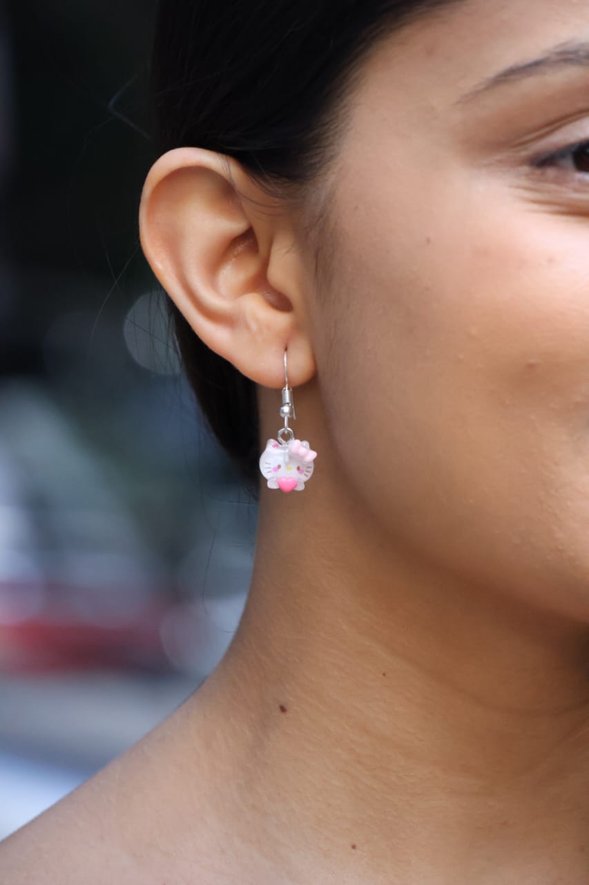 Sanrio Hello Kitty earrings 😻
